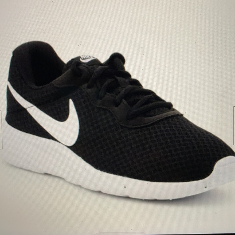 NIKE TANJUN BLACK / WHITE Size 8.5
